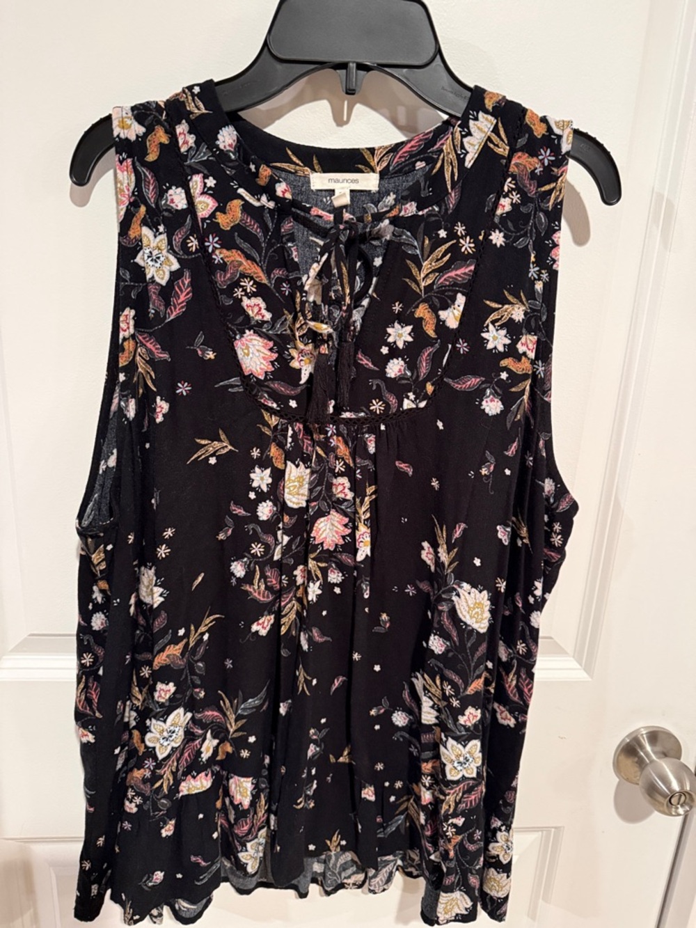 Maurices Black Floral Sleeveless Tie-Front Camisole